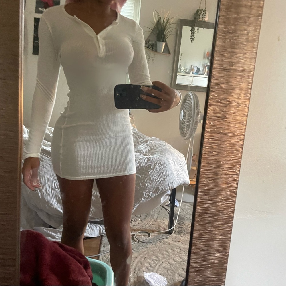 Elegant White Long Sleeve Dress